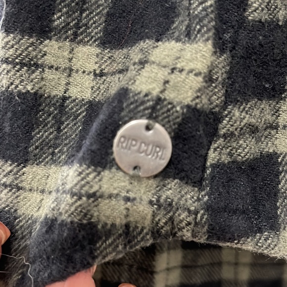 Flannel - Picture 3 of 4